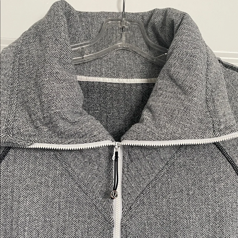 lululemon athletica Gray Ribbed Zip Bomber Jacket with White Trim PTP 18 M/L